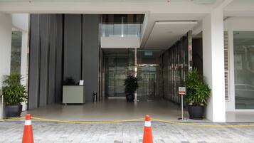 Pintu masuk hartanah