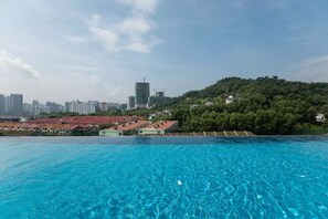 Hồ bơi ngoài trời 