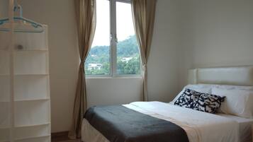 2 bedrooms, iron/ironing board, free WiFi