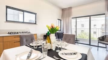 Apartment, 2 Queen Beds, Non Smoking | Interior