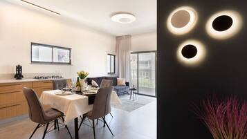 Apartment, 2 Queen Beds, Non Smoking | Interior