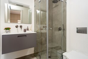 公寓, 2 張�加大雙人床, 非吸煙房 | 浴室 | 淋浴設備、免費梳洗用品、風筒、提供毛巾