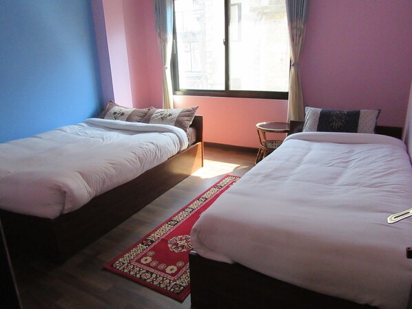 مكتب وأسرّة قابلة للطي وواي فاي مجانًا وطراز فريد لكل وحدة