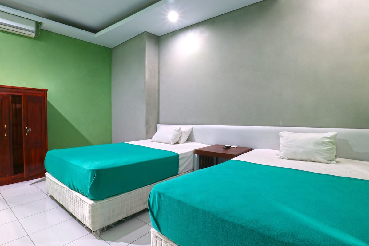 Desk, free WiFi, bed sheets