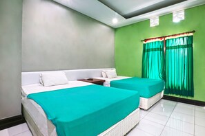 Desk, free WiFi, bed sheets - Hotel Batukaru Garden 3 (Denpasar)