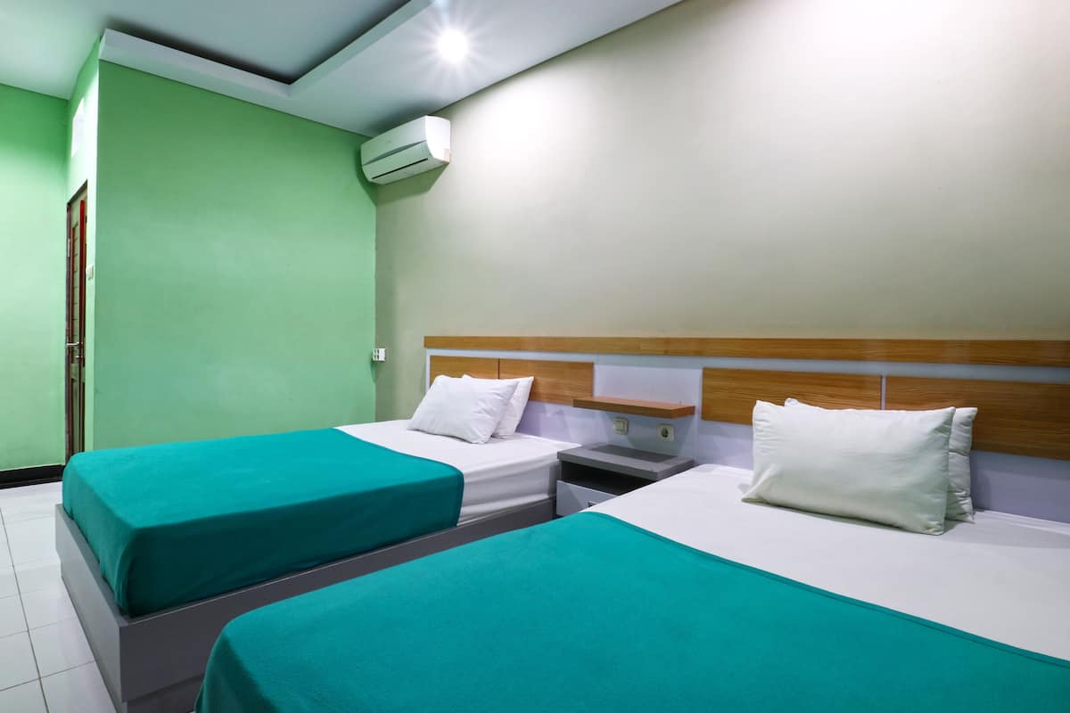 Executive Room | Desk, free WiFi, bed sheets
