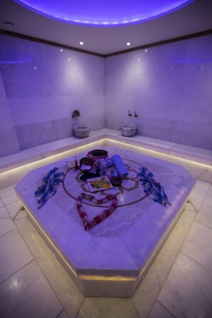Couples treatment room(s), sauna, steam room, Turkish bath/hammam