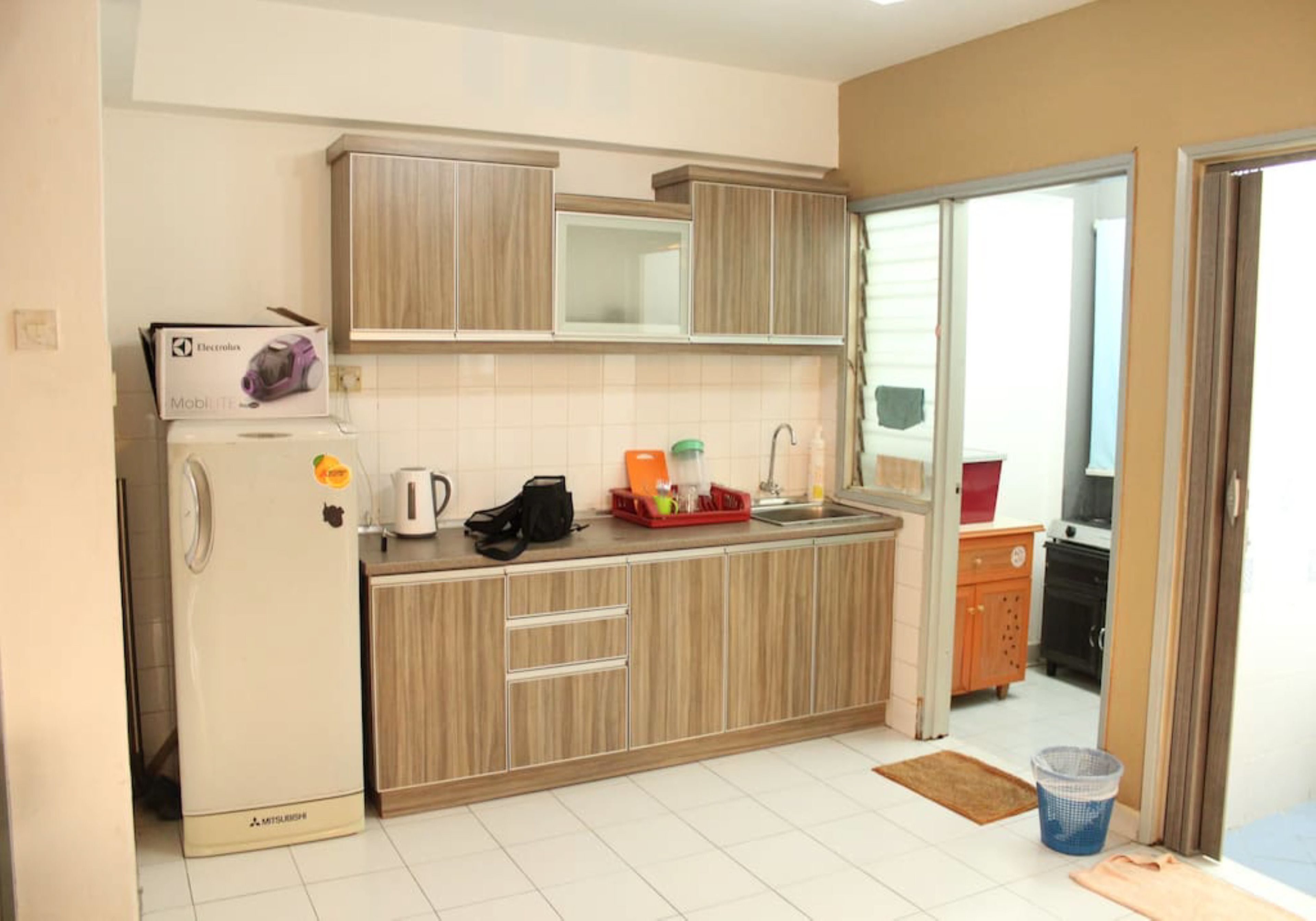 Apartment, 3 Bedrooms, Non Smoking | Private kitchenette | Fridge, stovetop, electric kettle, cookware/dishes/utensils
