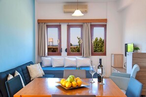 Suite Deluxe | Salle de séjour | Téléviseur à écran plat