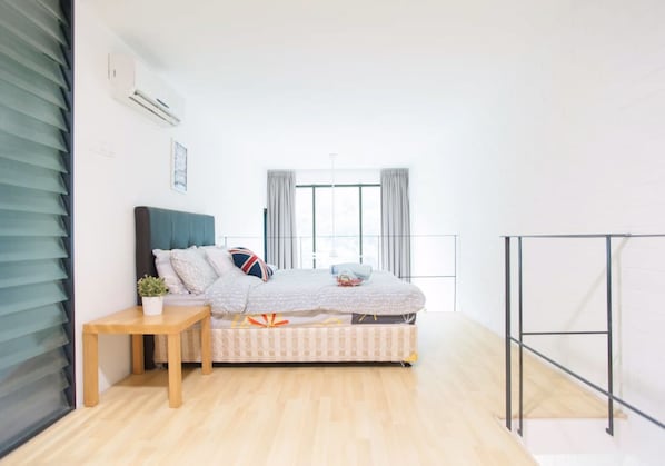 Duplex, Non Smoking | Desk, iron/ironing board