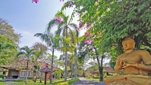 Outdoor banquet area - Inna Bali Beach Resort (Denpasar)