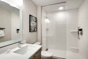 Gratis toiletartikelen, een haardroger, handdoeken
