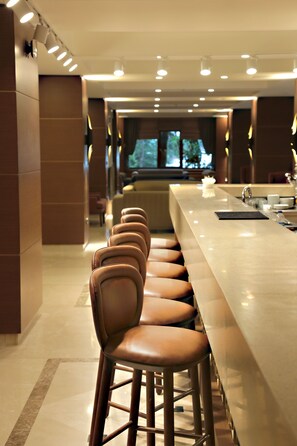 3 bars/lounges, poolside bar - Bolu Koru Hotels Spa & Convention (Bolu)