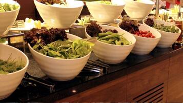 Free daily buffet breakfast