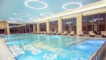 2 indoor pools, outdoor pool, open 7 AM to 11 PM, free pool cabanas