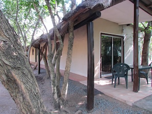 Chalet Deluxe, 1 cama de matrimonio, vistas al jardín | Terraza o patio