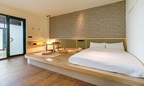 Signature Double Room | Down comforters, individually furnished, blackout drapes, free WiFi - Yanmin Hot Spring Resort (Taipei)