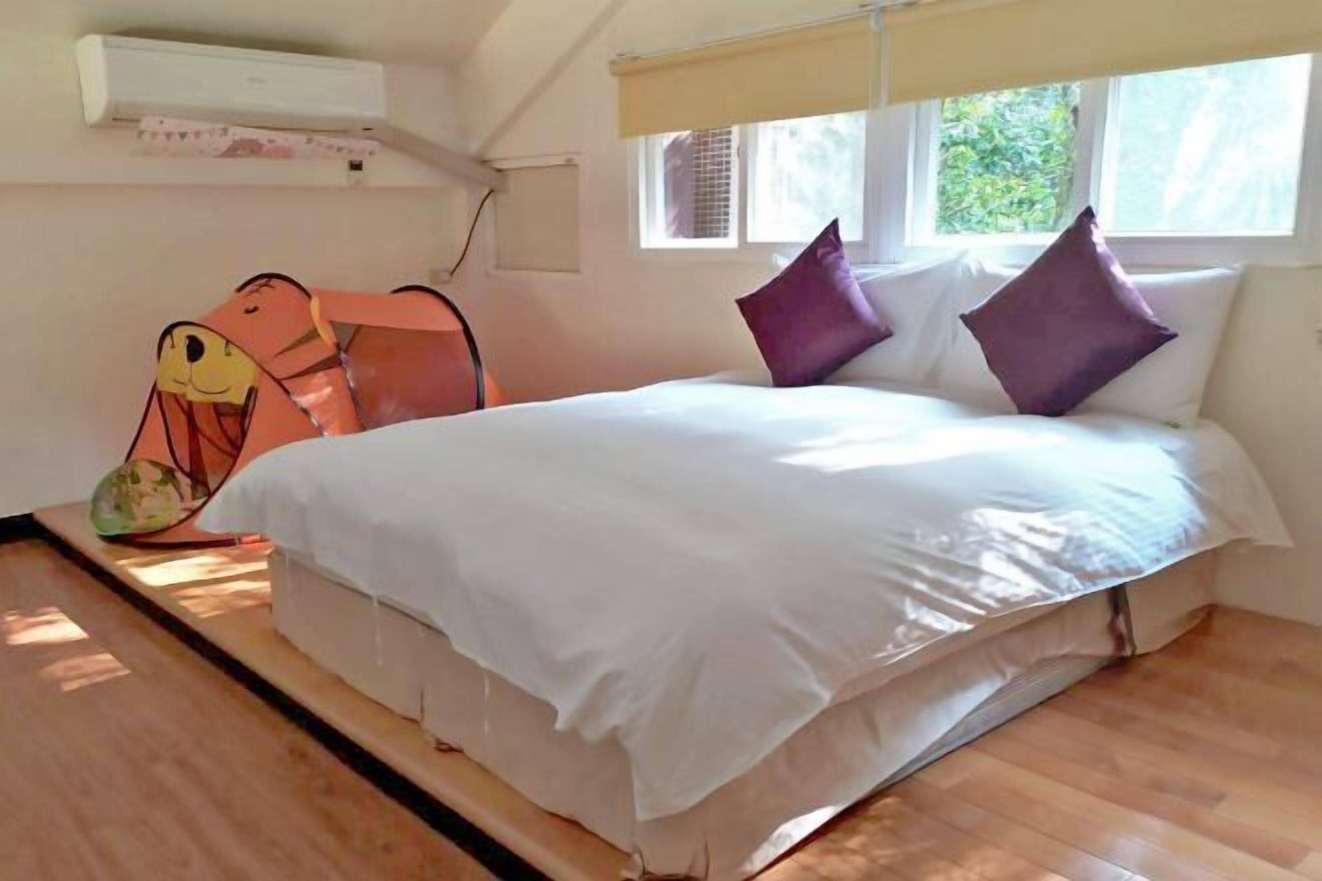 Down duvets, individually furnished, blackout curtains, free WiFi