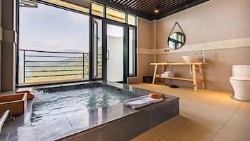 Habitación doble Prestigio | Baño | Tina y regadera independientes y tina con aguas termales