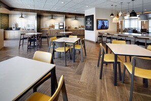 Free daily full breakfast - Fairfield Inn & Suites by Marriott Tampa Wesley Chapel (Wesley Chapel)