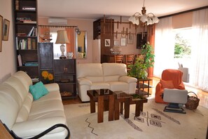 開放式客房 | 客廳 | 平面電視