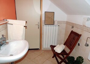 Dusche, Haartrockner, Bidet, Handtücher