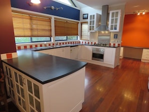 Private kitchen - Central Holiday House at 29 Church in Cowes (Cowes)