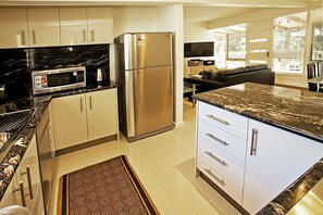 Apartment, 2 Bedrooms | Private kitchen | Full-size fridge, microwave, oven, stovetop