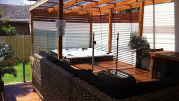 House, 3 Bedrooms | Balcony