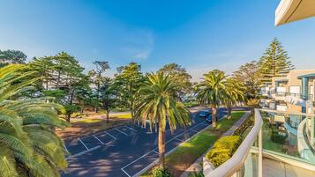 Apartment, 2 Bedrooms | Pemandangan dari bilik