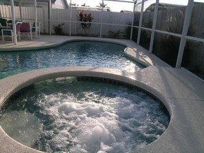 A swimming pool with a hot tub area, surrounded by a white fence and chairs. - Ly54052 - Indian Ridge - 3 Bed 2 Baths Villa (Kissimmee)