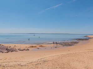 Beach nearby - The Waves 216 (Cowes)