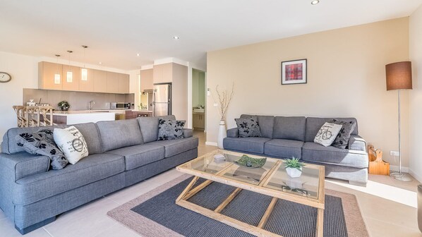 Maison, 3 chambres | Coin séjour