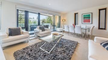 Apartemen, 3 kamar tidur | Area keluarga | TV layar datar