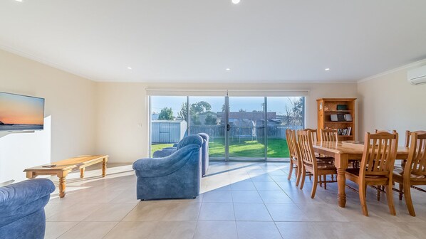 House, 3 Bedrooms | Living area