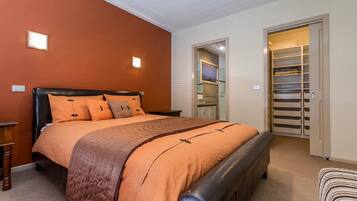 House, 5 Bedrooms (1 King, 2 Queen, 1 Single & 2TriBunk) | 5 bedrooms, iron/ironing board, cribs/infant beds, free WiFi