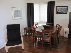 Apartment, 2 Bedrooms | In-room dining