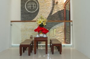Lobby sitting area - Lantern Villa (Da Nang)