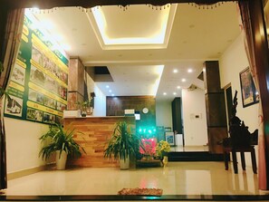 Lobby sitting area - Lantern Villa (Da Nang)