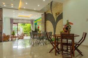 Breakfast area - Lantern Villa (Da Nang)