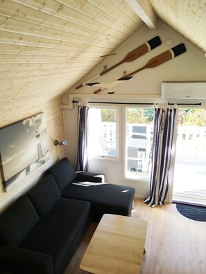 Cottage Supérieur | Salle de séjour | Télévisions à écran plasma, livres