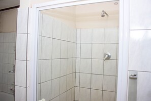 Standard Double Room | Bathroom shower - Wasingo Guest Inn (Lusaka)