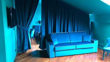 Suite Design | Area soggiorno | TV LED