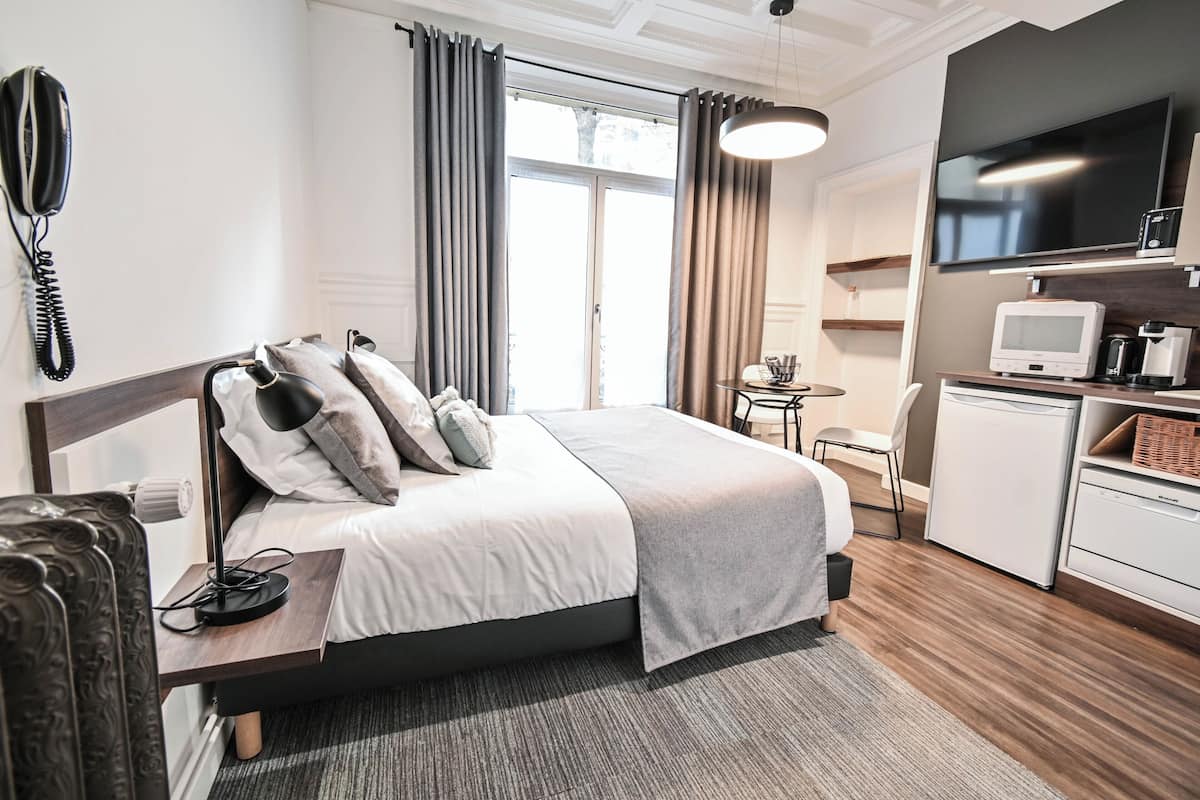 Studio Supérieur 2 personnes 22m² | Premium bedding, desk, blackout drapes, soundproofing