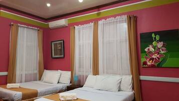 Honeymoon Suite A | Free WiFi, bed sheets