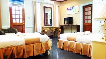 Presidential Suite | WiFi (free), bed sheets