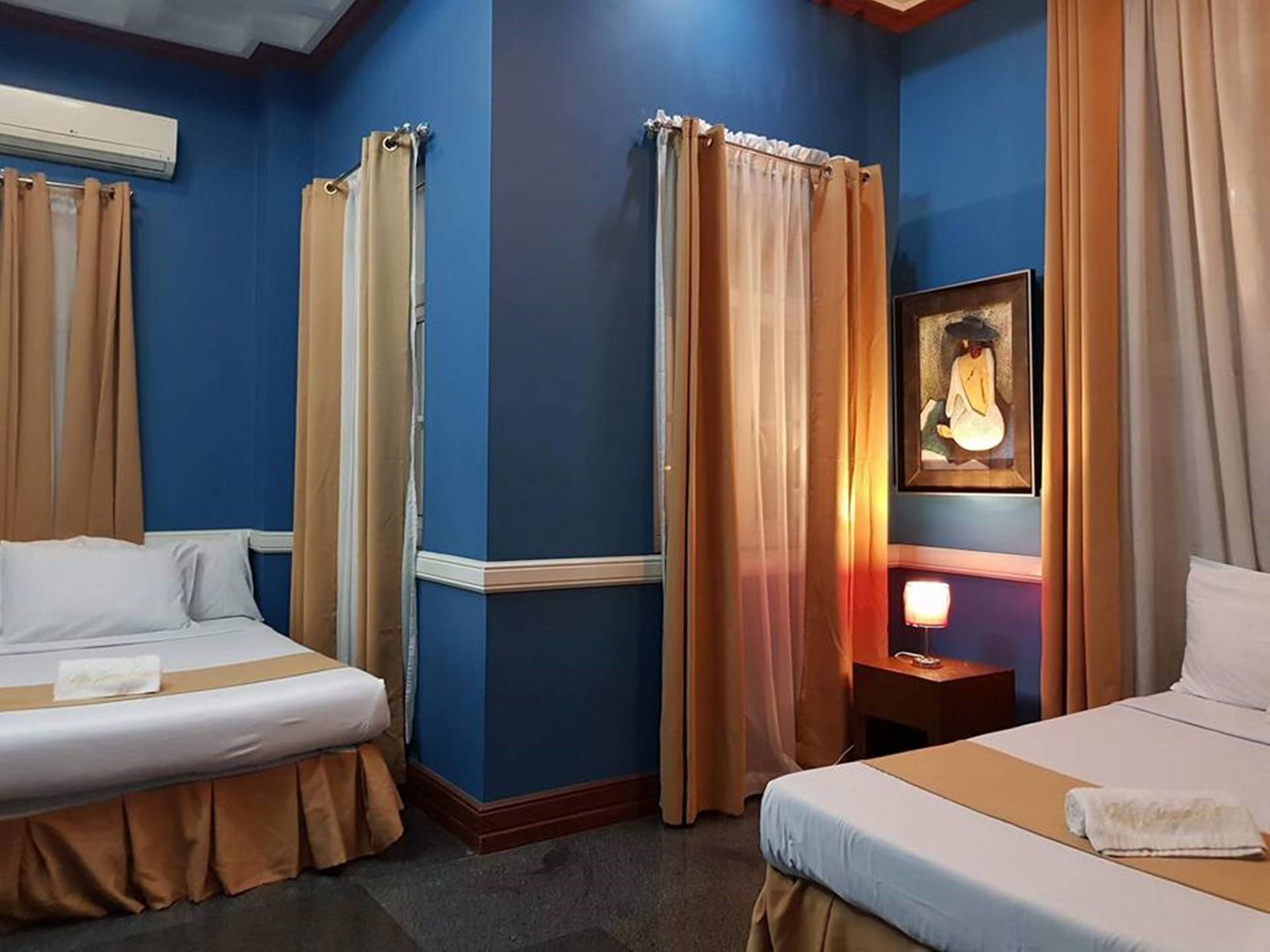 Free WiFi, bed sheets