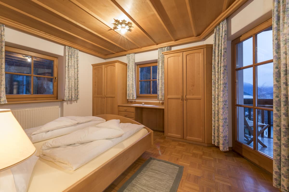 2 bedrooms, cots/infant beds, free WiFi, bed sheets