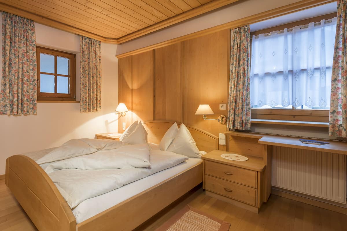 Basic Apartment | 2 bedrooms, cots/infant beds, free WiFi, bed sheets