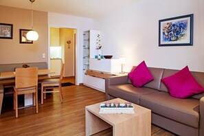 Apartment (Sturm) | Wohnbereich | Flachbildfernseher